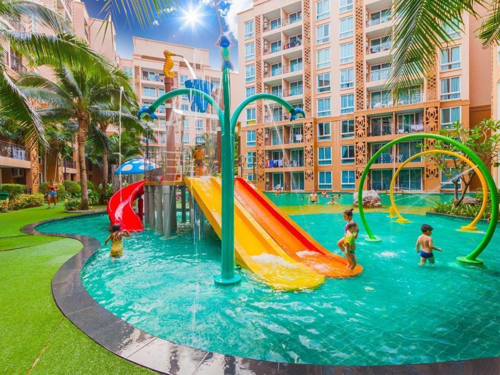 Atlantis Waterpark Lägenhet Jomtien Beach Exteriör bild