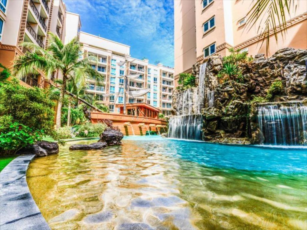 Atlantis Waterpark Lägenhet Jomtien Beach Exteriör bild
